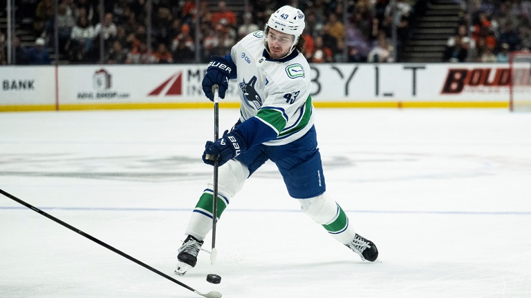 Co způsobilo rychlý úpadek Vancouveru Canucks po jeho vzestupu?